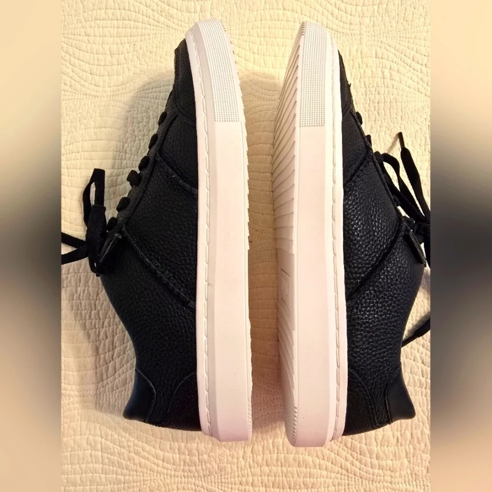 NIB Ugg Alameda Lace Ladies Black Leather Sneakers